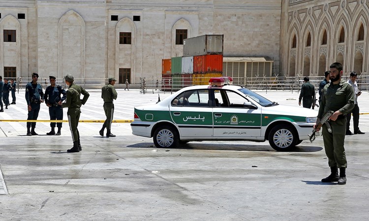 قوات الأمن الإيرانية تعلن إحباط شبكة عملاء للخارج وسط البلاد